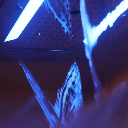 Santo's House Luxury - Idromassaggio E Doccia Emozionale